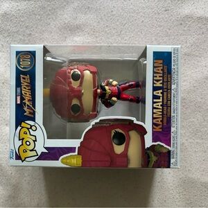 Funko Action Figure Red and Blue Marvel Playset